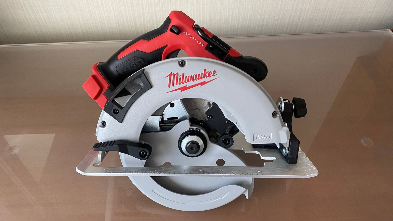 NIEUWE Milwaukee M18BLCS66 koolborstelloze cirkelzaag 190mm, Cirkelzaag, Nieuw, Ophalen of Verzenden, 30 tot 70 mm