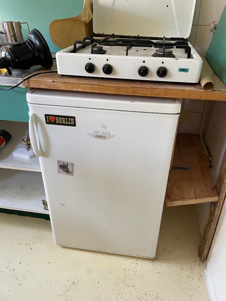 Fridge and freezer free to pick up, Ophalen, Gebruikt, Wit, 50 tot 100 cm