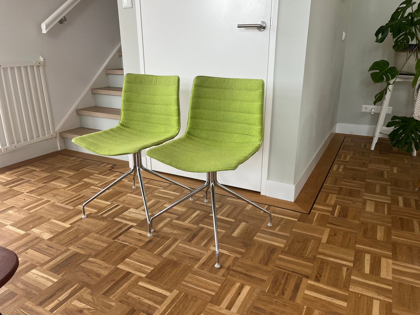 Vier groene designer stoelen, Gebruikt, Overige kleuren, Ophalen, Modern vintage