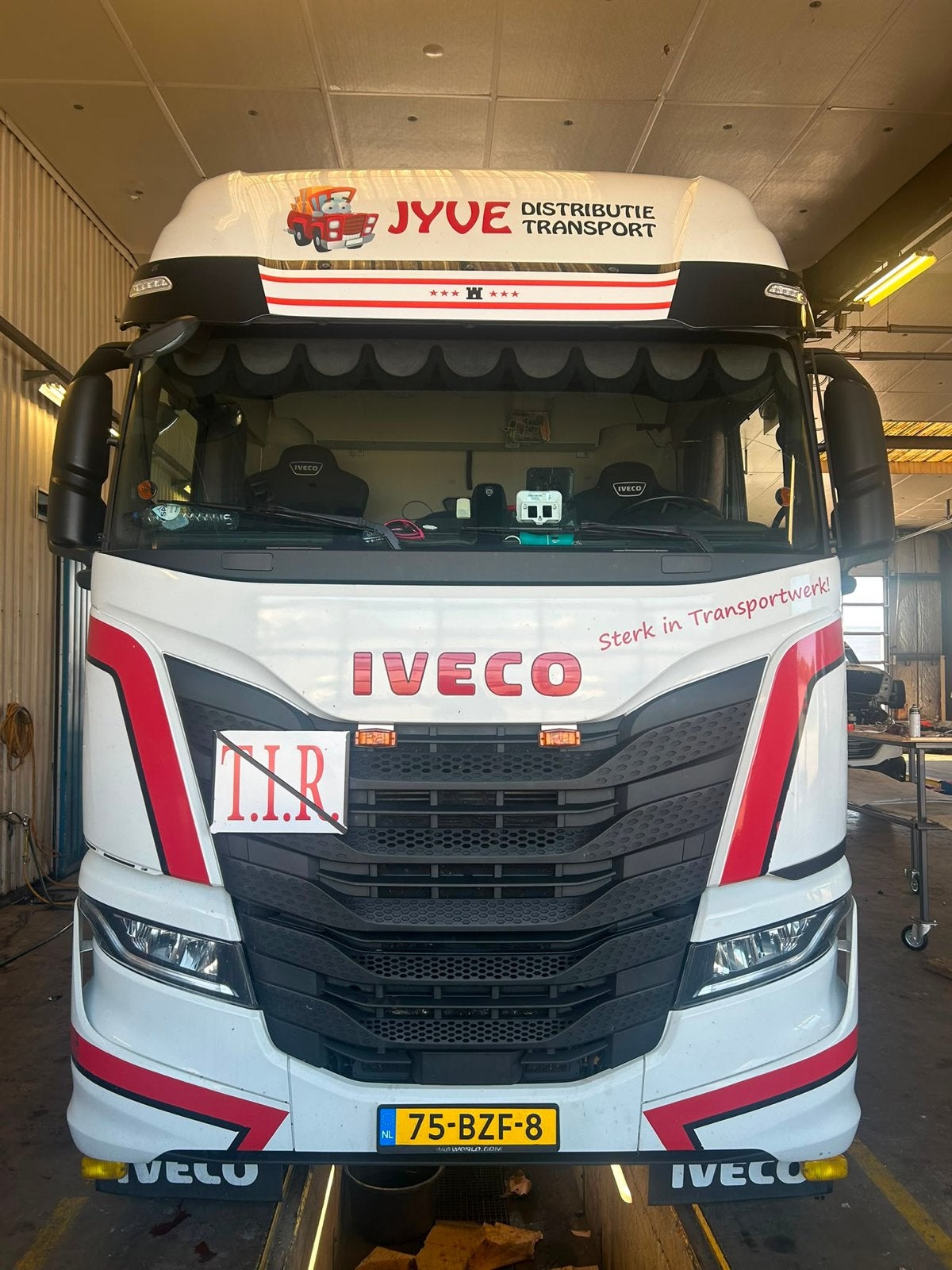 Iveco S-way 490 bouwjaar 2023 motor defect, Auto's, Vrachtwagens, Bedrijf, Iveco, Diesel, Euro 6, Automaat, Wit, Zwart, Leder en Alcantara