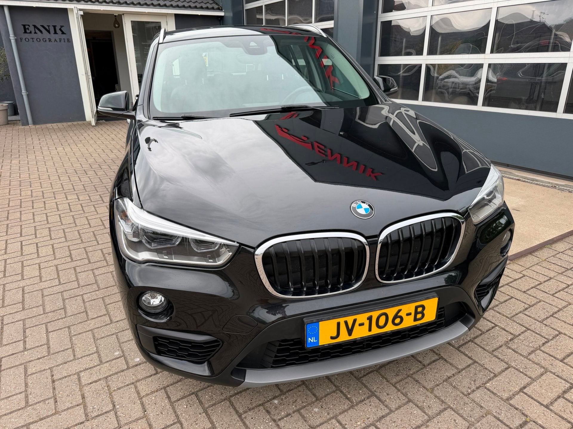 BMW X1 SDrive20i Centennial High Executive / Head-Up / Sport, 1998 cc, Zwart, Bedrijf, SUV of Terreinwagen
