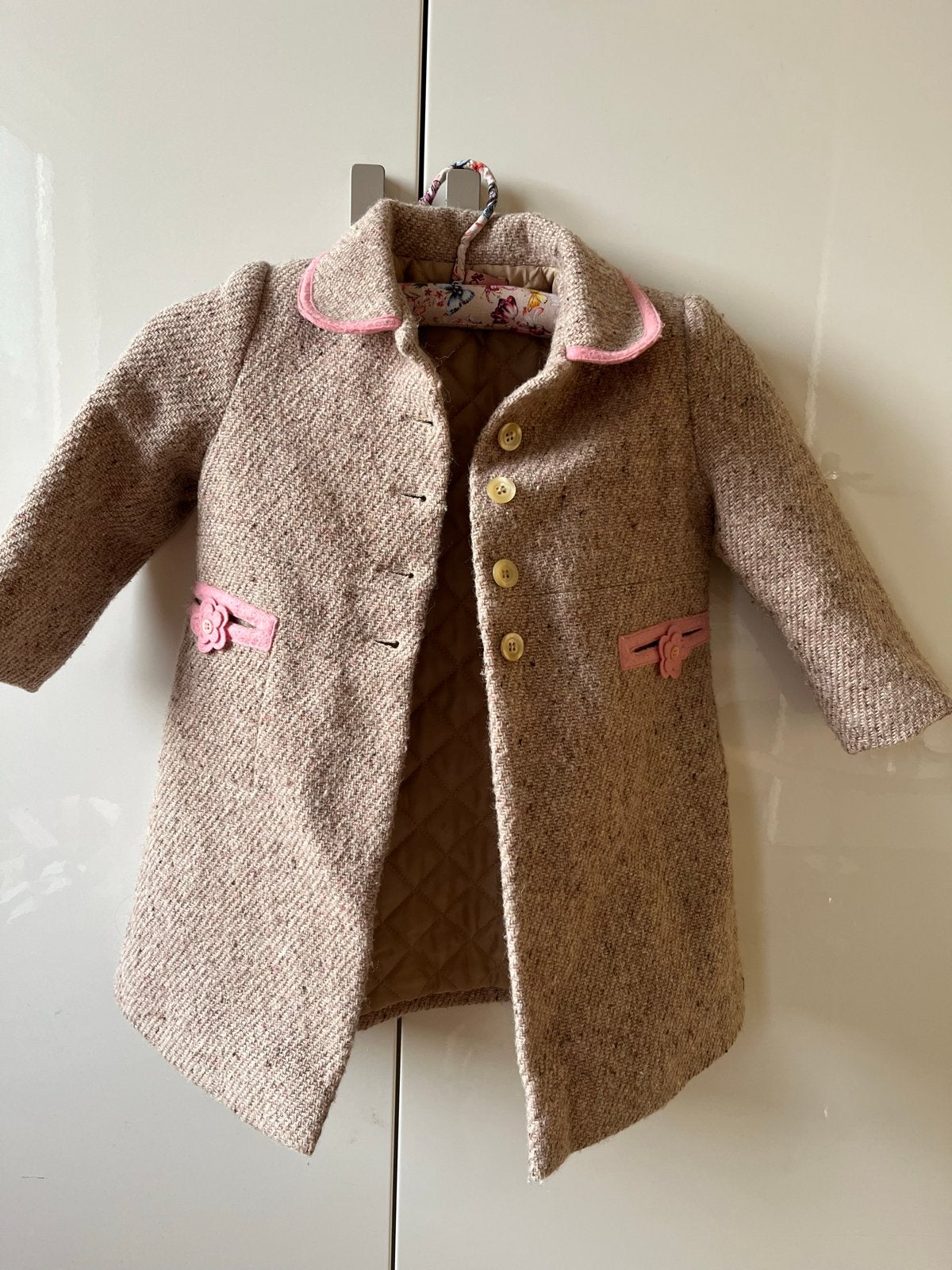 Schattige wollen meisjesjas met roze details - Maat 98, Ophalen of Verzenden, Zo goed als nieuw, Meisje, Jas