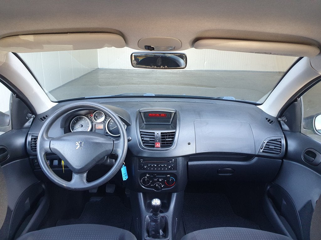 Peugeot 206+ 1.1 Accent AIRCO/EL.PAKKET/TRHAAK (bj 2011), Voorwielaandrijving, Stof, Gebruikt, 4 cilinders