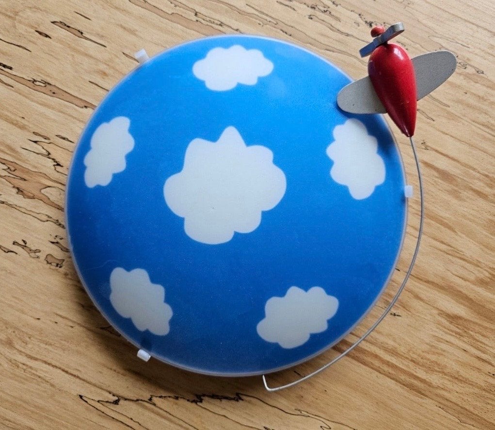 Vrolijke kinderlamp - blauwe lucht met wolken en vliegtuigje, Blauw, Kunststof, Gebruikt, Ophalen of Verzenden