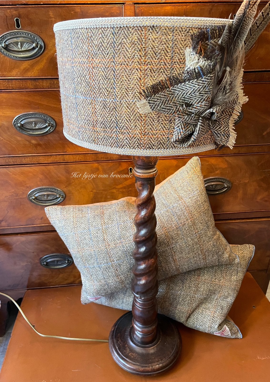Engels antieke Barley Twist tafellamp met Harris Tweed kap, Ophalen