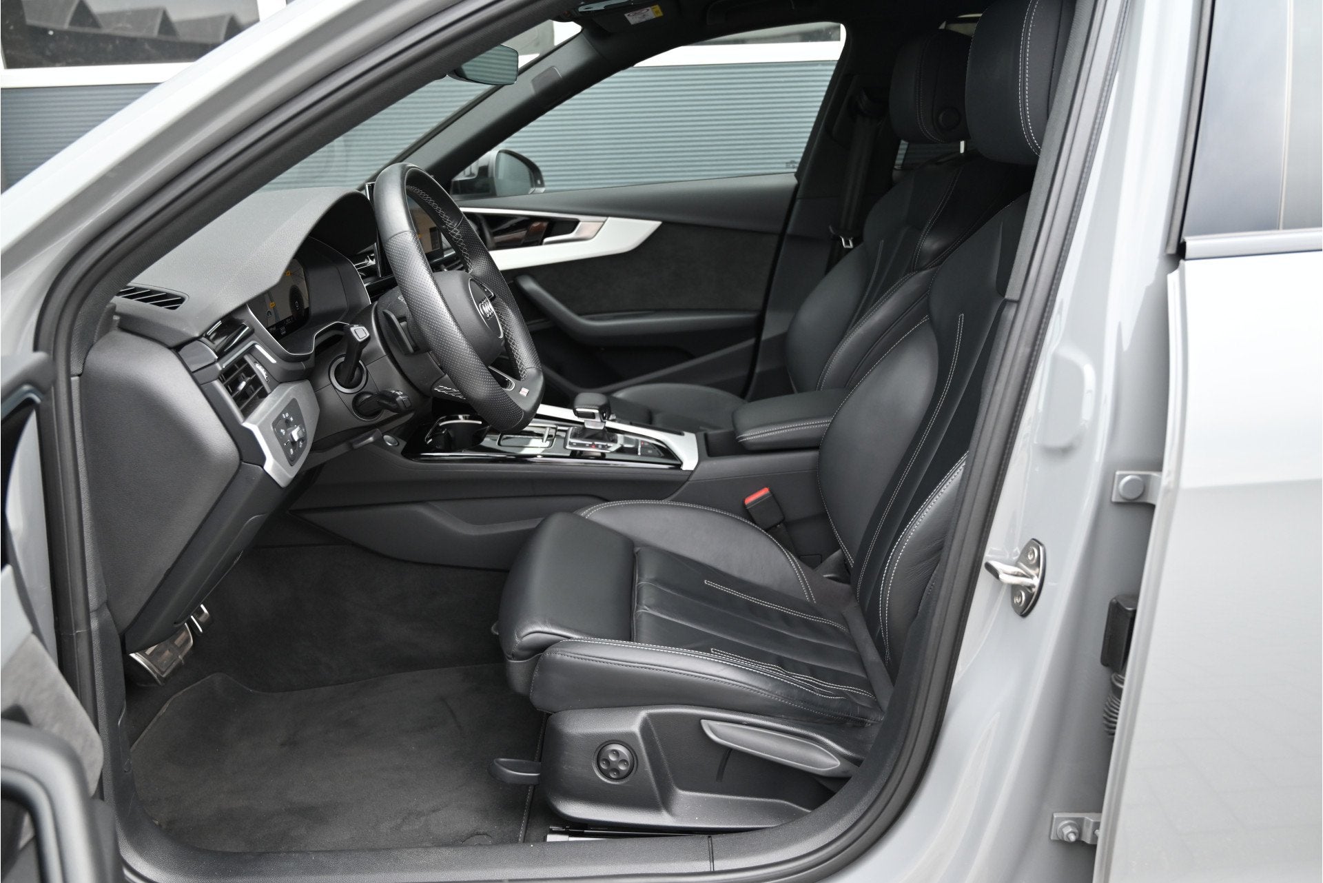 Audi A4 Avant 35 TFSI / 3 X S-LINE / LED MATRIX / B&O / LEDE, Automatische klimaatregeling, Gebruikt, Euro 6, 4 cilinders