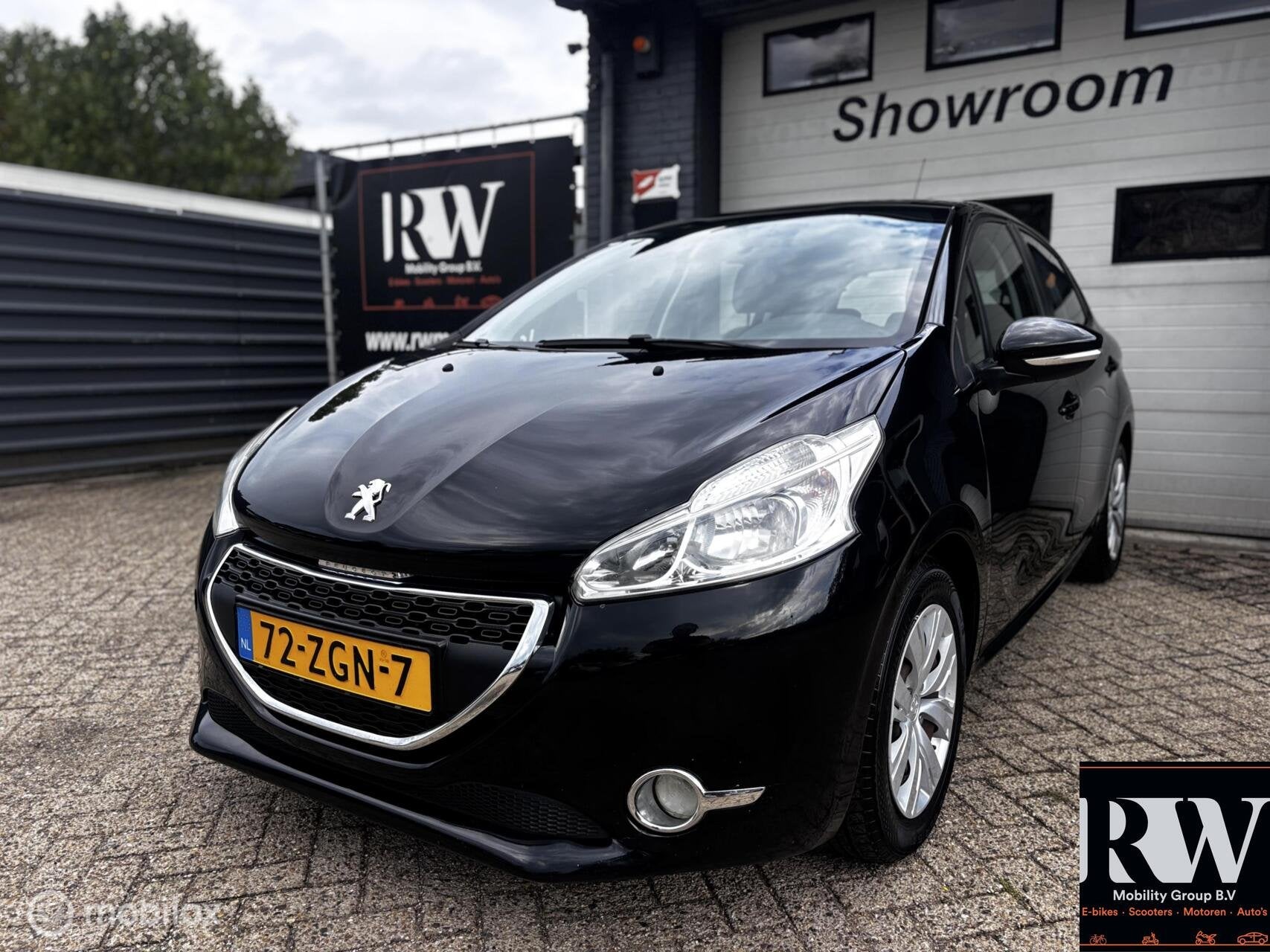 Peugeot 208 1.2 VTi Blue Lease *NAVI*A/C*NAP*PDC*NIEUWE APK*, Voorwielaandrijving, Euro 5, Gebruikt, 31 €/maand