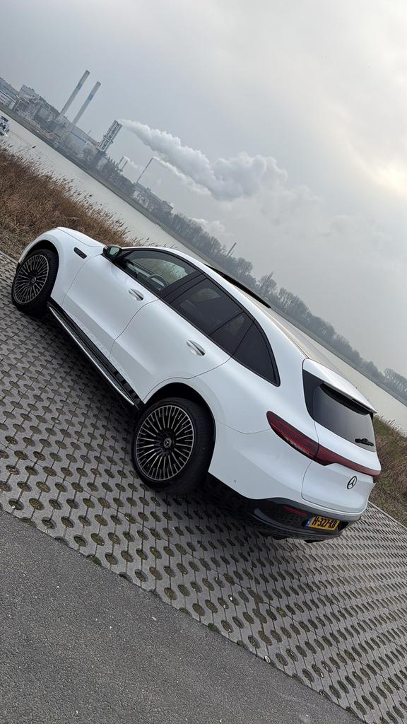 Mercedes-Benz EQC 400 4MATIC AMG SOH 97%, 1800 kg, Zwart, 80 kWh, Wit