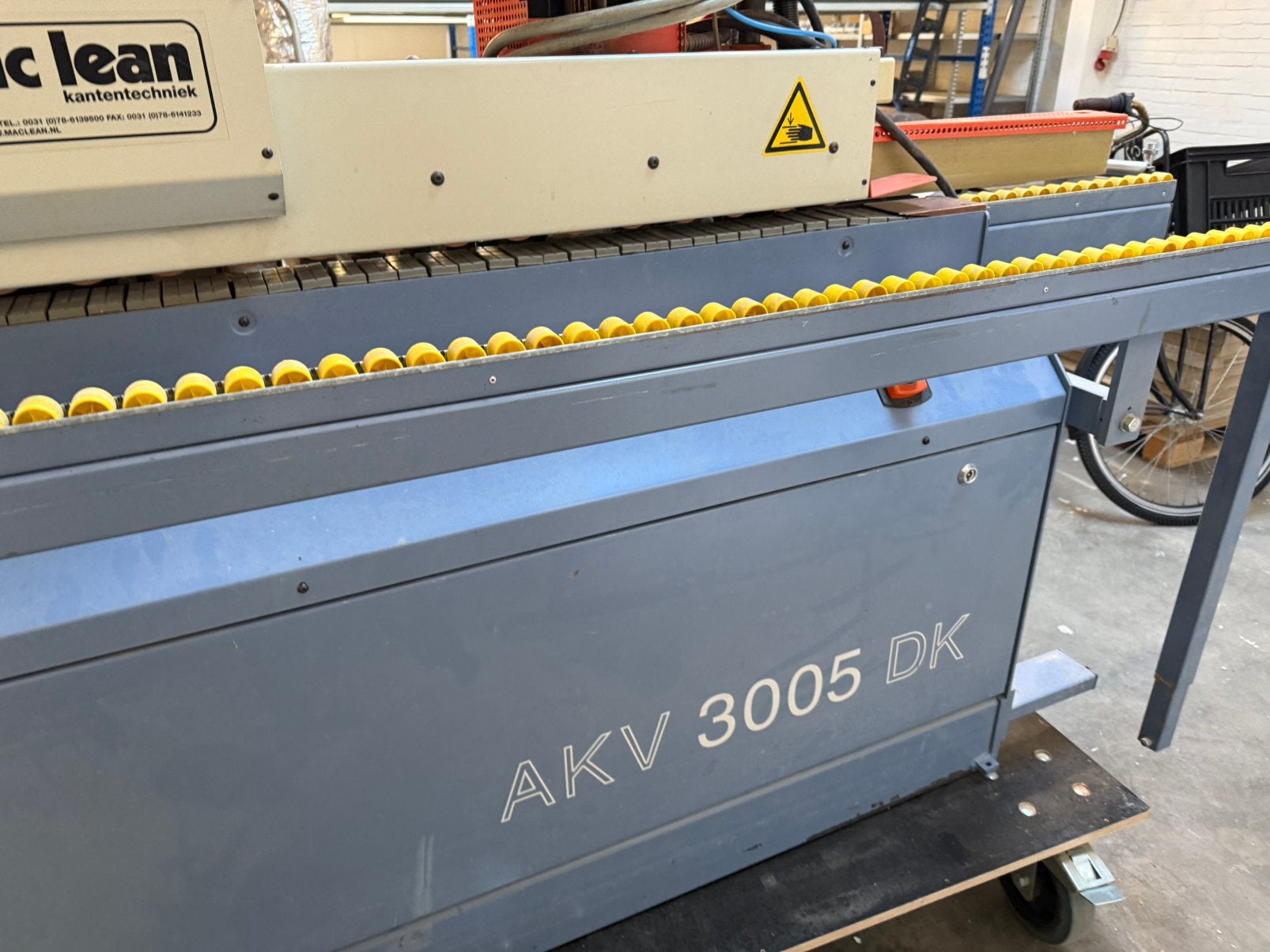 Hebrock Kantenlijmer AKV 3005 DK –machine, Ophalen, Zo goed als nieuw