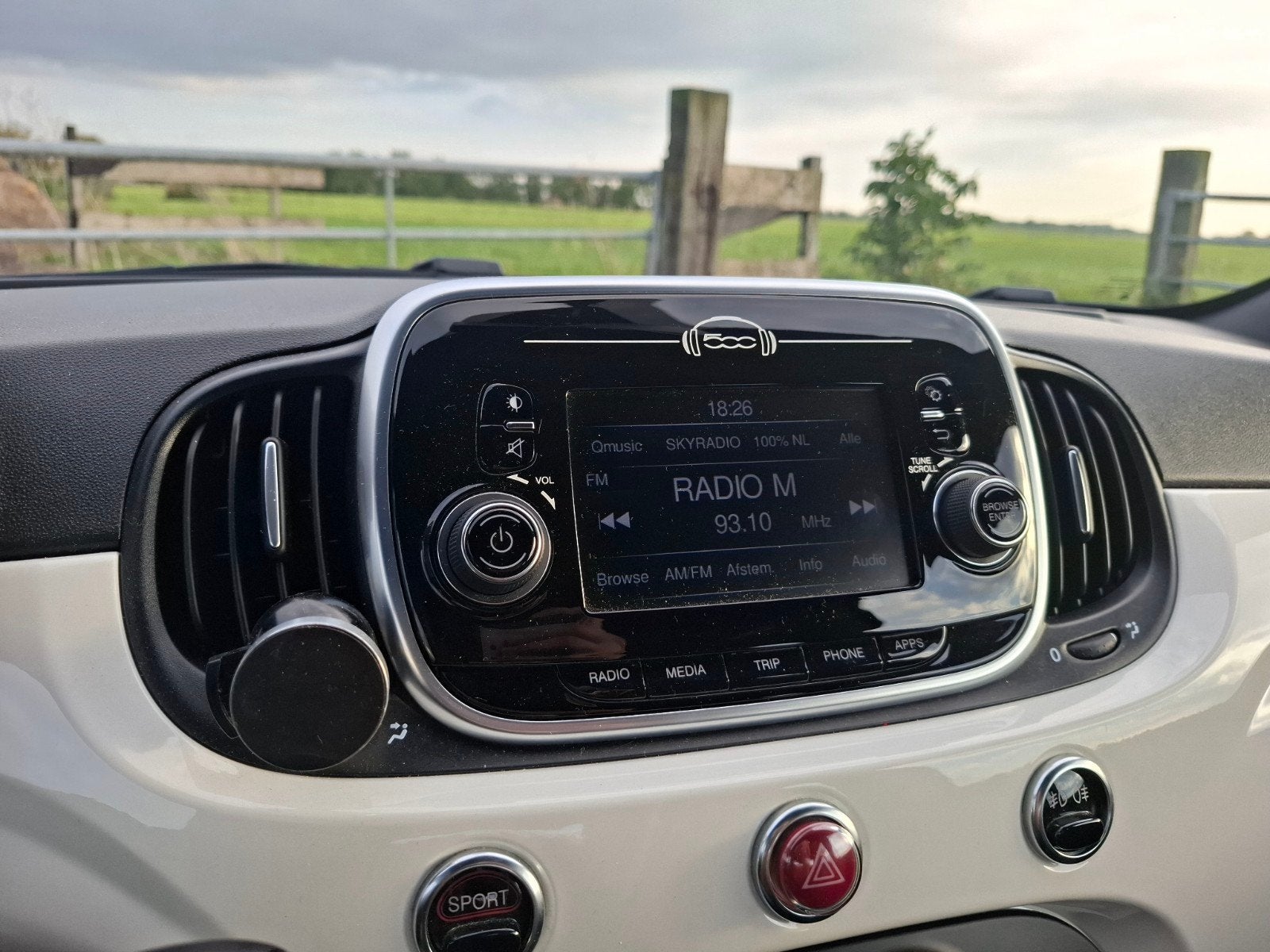 Foto 20 van Fiat 500 1.4 T-jet Abarth 595 145pk Wit 2019 Leder