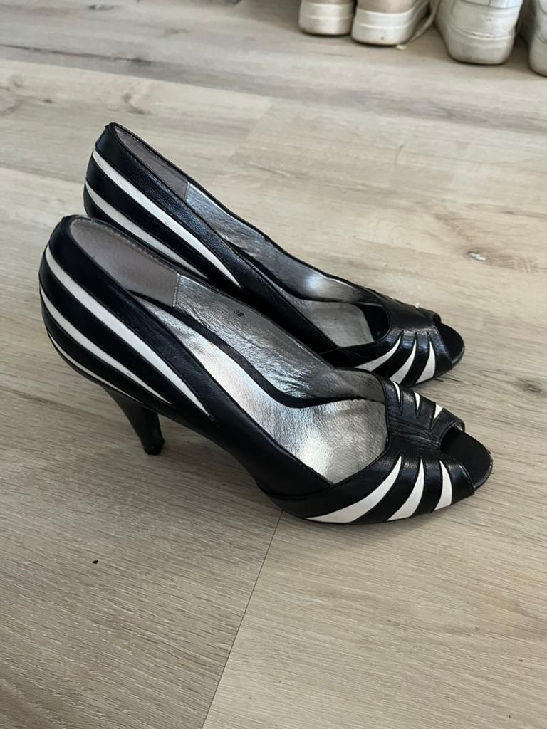 Zwart/ wit leren peeptoe’s pumps, Kleding | Dames, Schoenen, Pumps, Verzenden, Zwart, Zo goed als nieuw