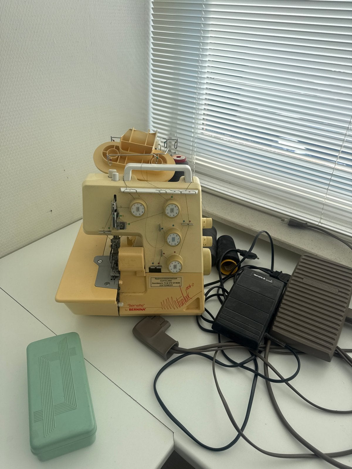 Bernette Bernina Lockmachine - Zo goed als nieuw, Hobby en Vrije tijd, Naaimachines en Toebehoren, Ophalen of Verzenden, Zo goed als nieuw