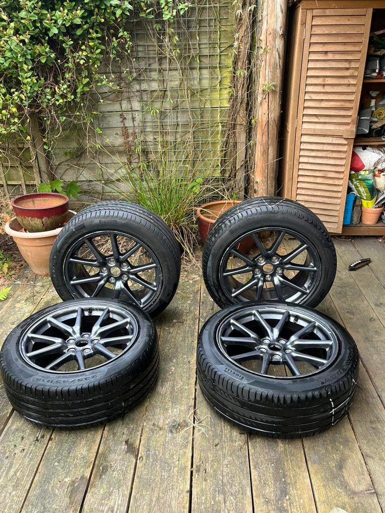 Tesla model 3, 18 inch velgenset met Pirelli zomerbanden, Auto-onderdelen, Banden en Velgen, Banden en Velgen, 235 mm, Zomerbanden