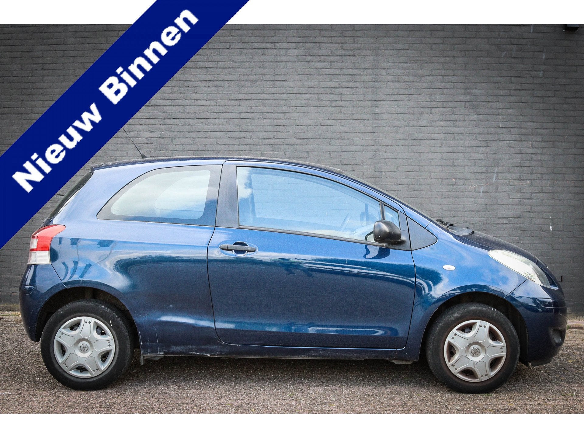 Toyota Yaris 1.0 VVTi Acces Net binnen-Nu al te bezichtigen, Voorwielaandrijving, Euro 5, 965 kg, Blauw