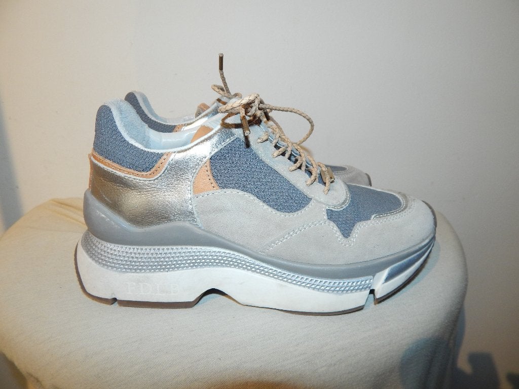 Fred de la Bretoniere sneakers grijs zilver dikkere zool 38, Fred de la Bretoniere, Verzenden, Sneakers of Gympen, Grijs