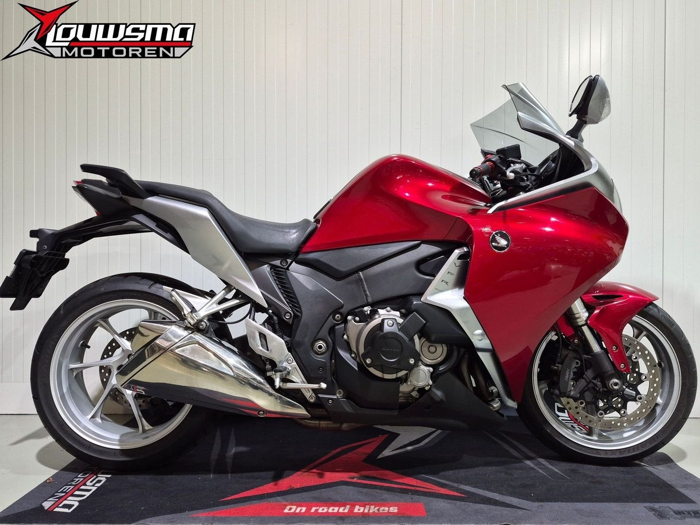 HONDA VFR 1200 F DCT Automaat|12M Gar 1200f vfr1200 vfr1200f, HONDA, 4 cilinders, Motorrijbewijs A, Sport