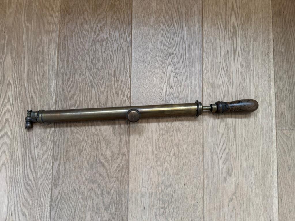 Antieke flitspuit tegen ongedierte, messing. 55 cm lengte, Antiek en Kunst, Antiek | Gereedschap en Instrumenten, Ophalen of Verzenden