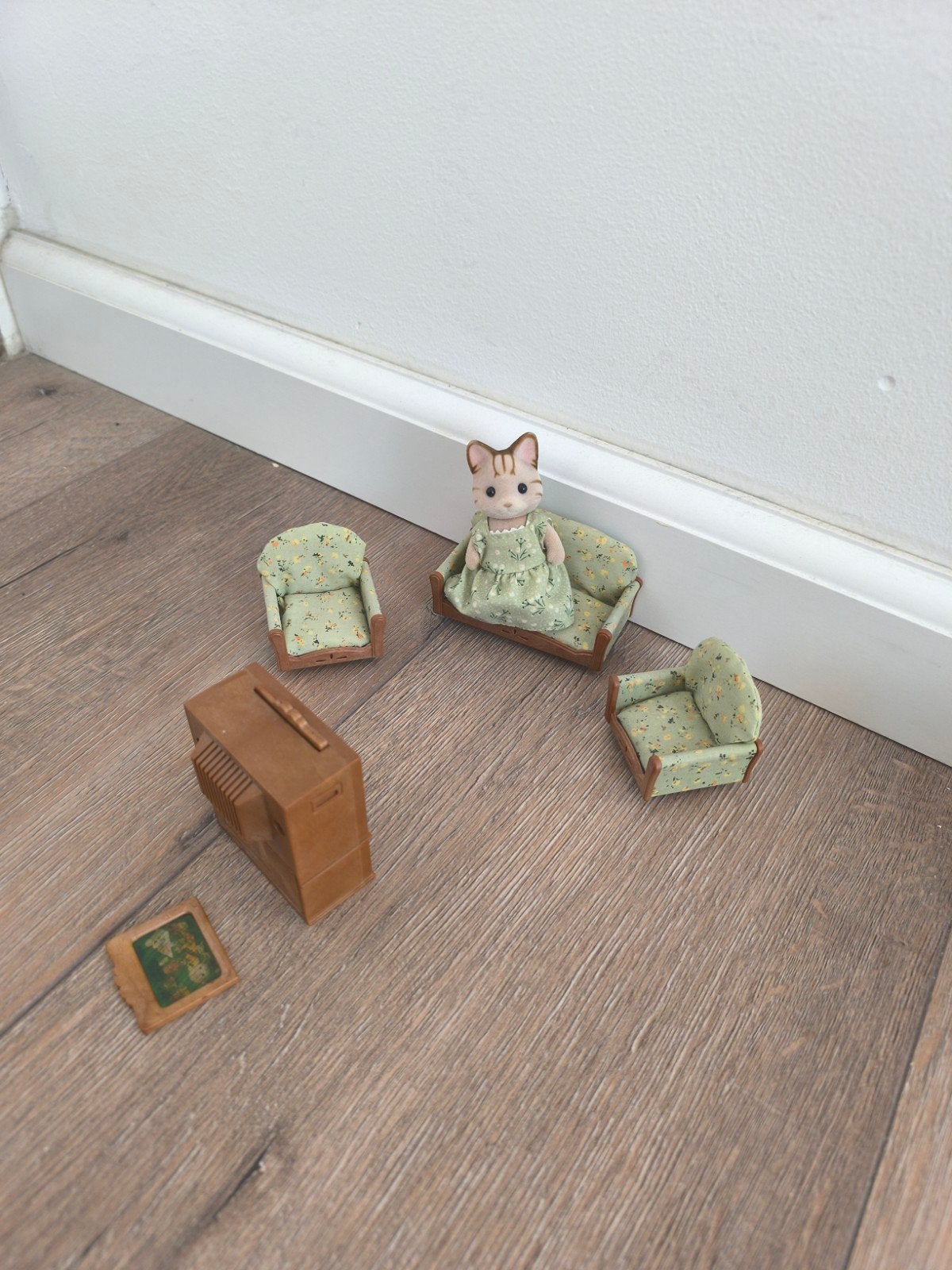 Sylvanian Families Woonkamer Set met TV en Katje, Kinderen en Baby's, Ophalen of Verzenden, Gebruikt, Jongen of Meisje