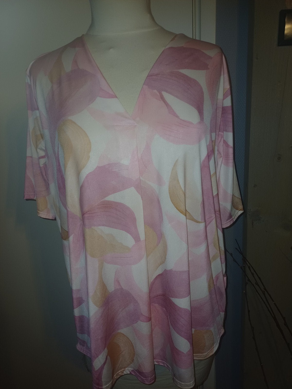 V-hals shirt oud roze/crème met bloemenprint, korte mouw, Nw, Maat 42/44 (L), Nw, Nieuw