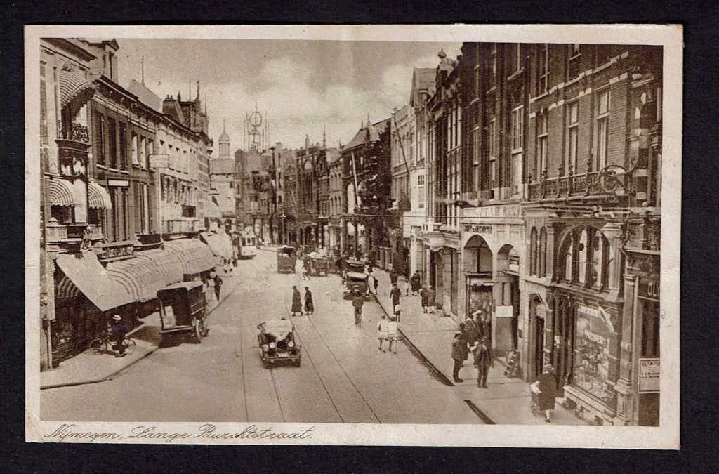 Nijmegen - ca Jaren 30 - Veel verkeer - oldtimers kar metro, Ophalen of Verzenden, 1920 tot 1940, Gelopen, Gelderland