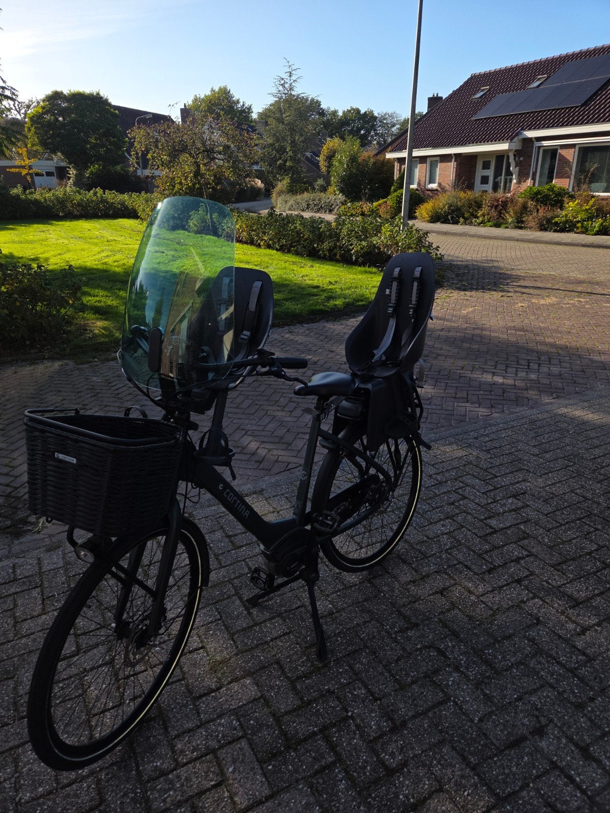 Voor en achter fietszitje Urban iki en windscherm, Fietsen en Brommers, Achterzitje, Urban Iki, Ophalen, 15 t/m 25 kg