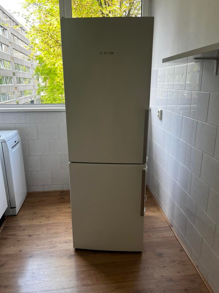 Bosch koelkast zo goed als nieuw, Ophalen, Zonder vriesvak, 200 liter of meer, 160 cm of meer