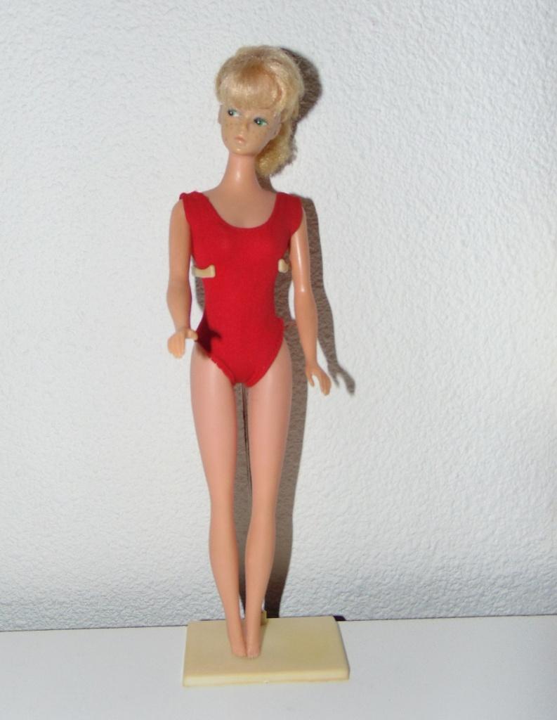 Davtex clone Barbie pop met standaard, Verzamelen, Poppen, Ophalen of Verzenden, Gebruikt, Pop