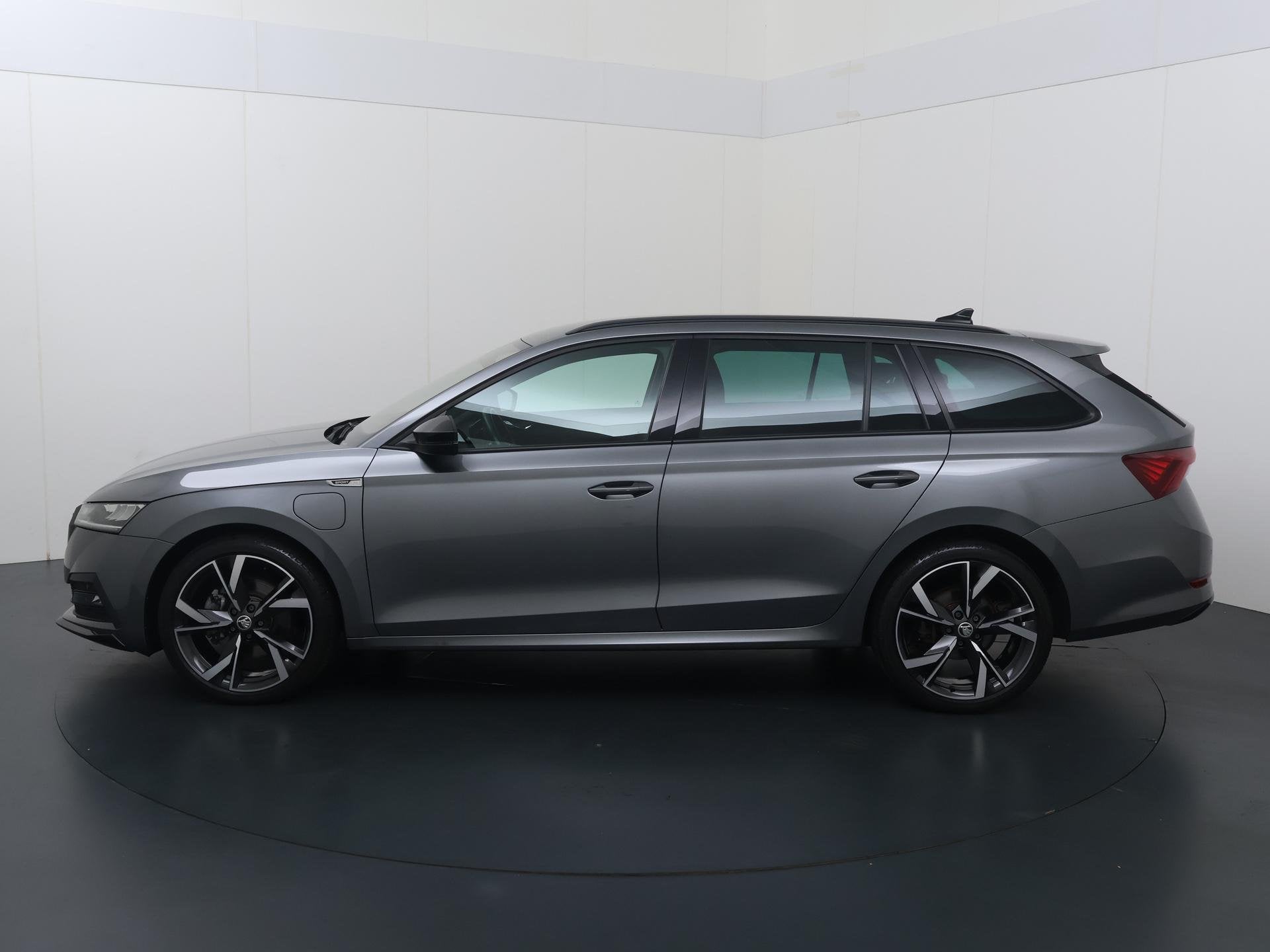 Skoda Octavia Combi 1.4 TSI iV PHEV Sportline Business | 204, Auto's, 12 maanden, Stof, Gebruikt, 4 cilinders