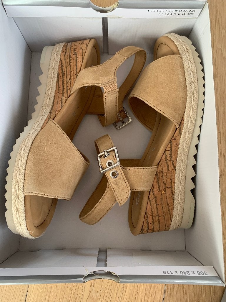 Nieuw Gabor Bruin-Beige Suade Sandaal met Sleehak Maat 42'5, Kleding | Dames, Schoenen, Beige, Gabor, Nieuw, Ophalen of Verzenden