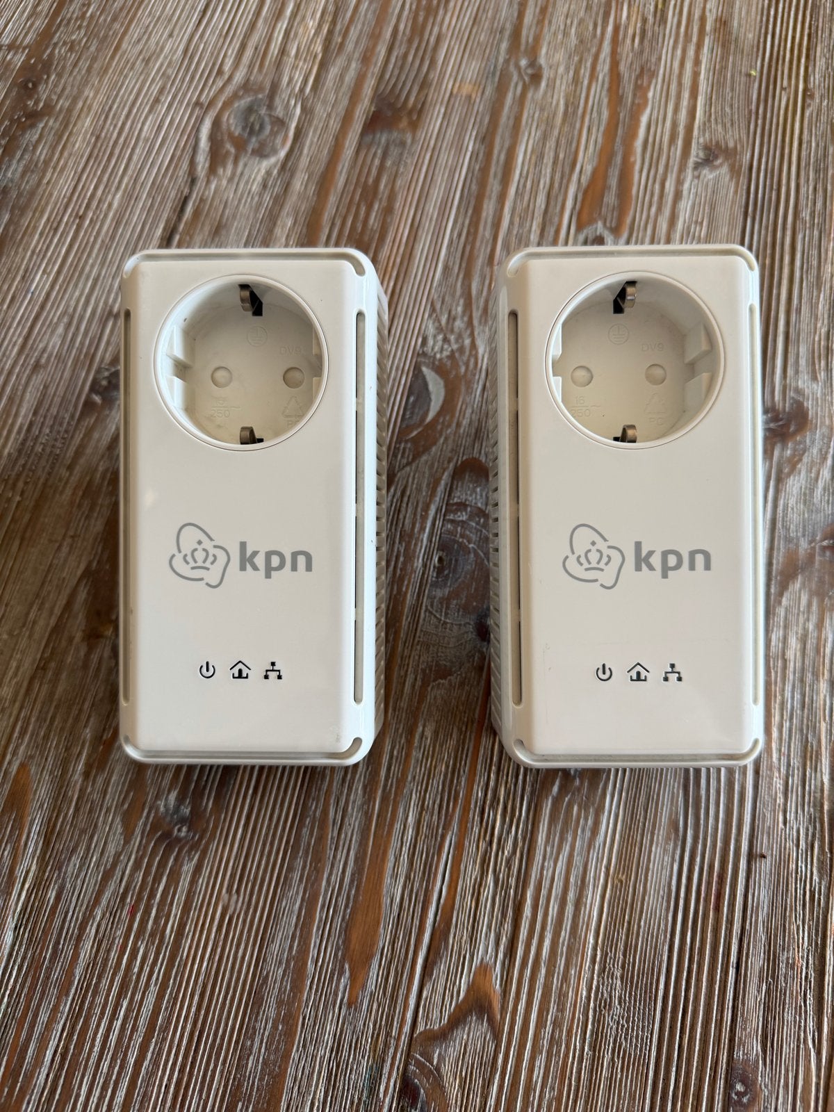 KPN Stroomnet Netwerkadapter voor draadloze verbinding (2 st, Computers en Software, Netwerk switches, Ophalen, Zo goed als nieuw