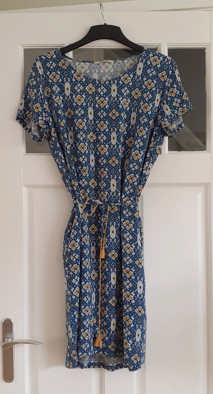 Moscow petrol met print jurk in nieuwstaat maat M, Maat 38/40 (M), Blauw, Ophalen of Verzenden, Knielengte