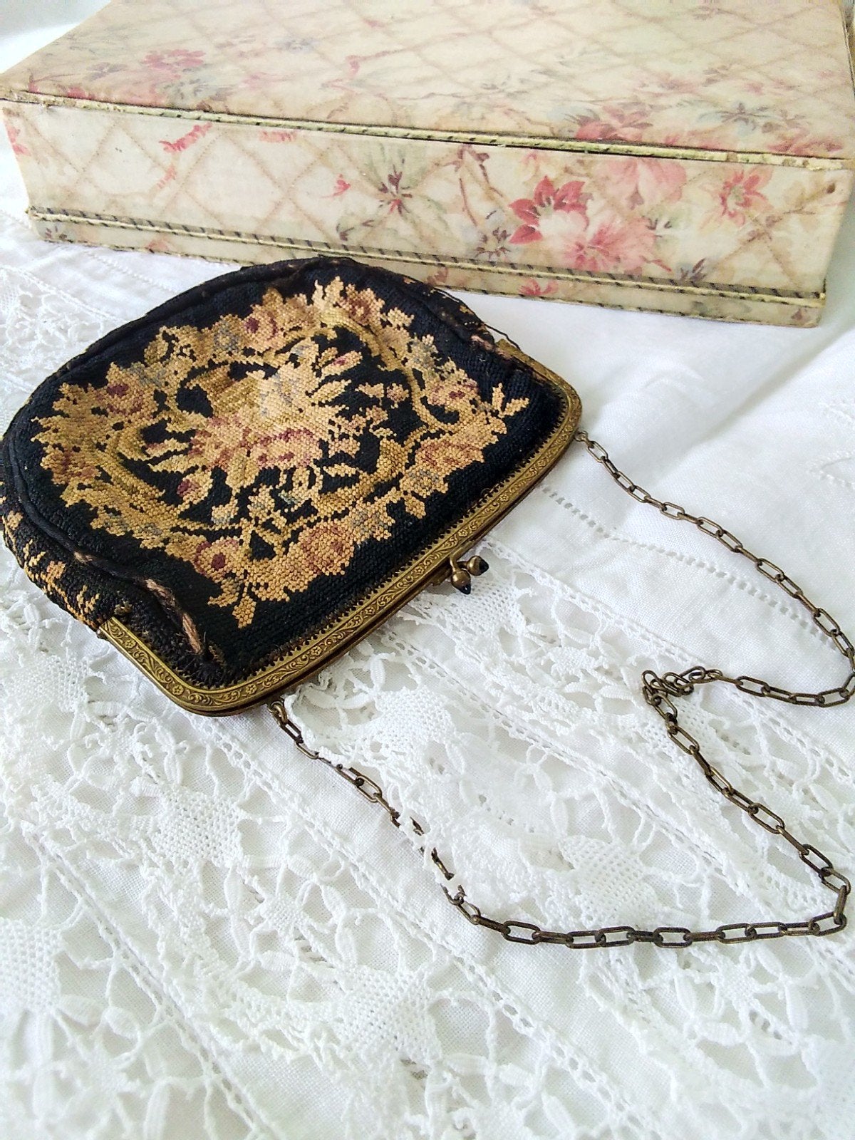 Oud petit point tasje / beursje met bloemenpatroon, Ophalen of Verzenden, Avondtasje