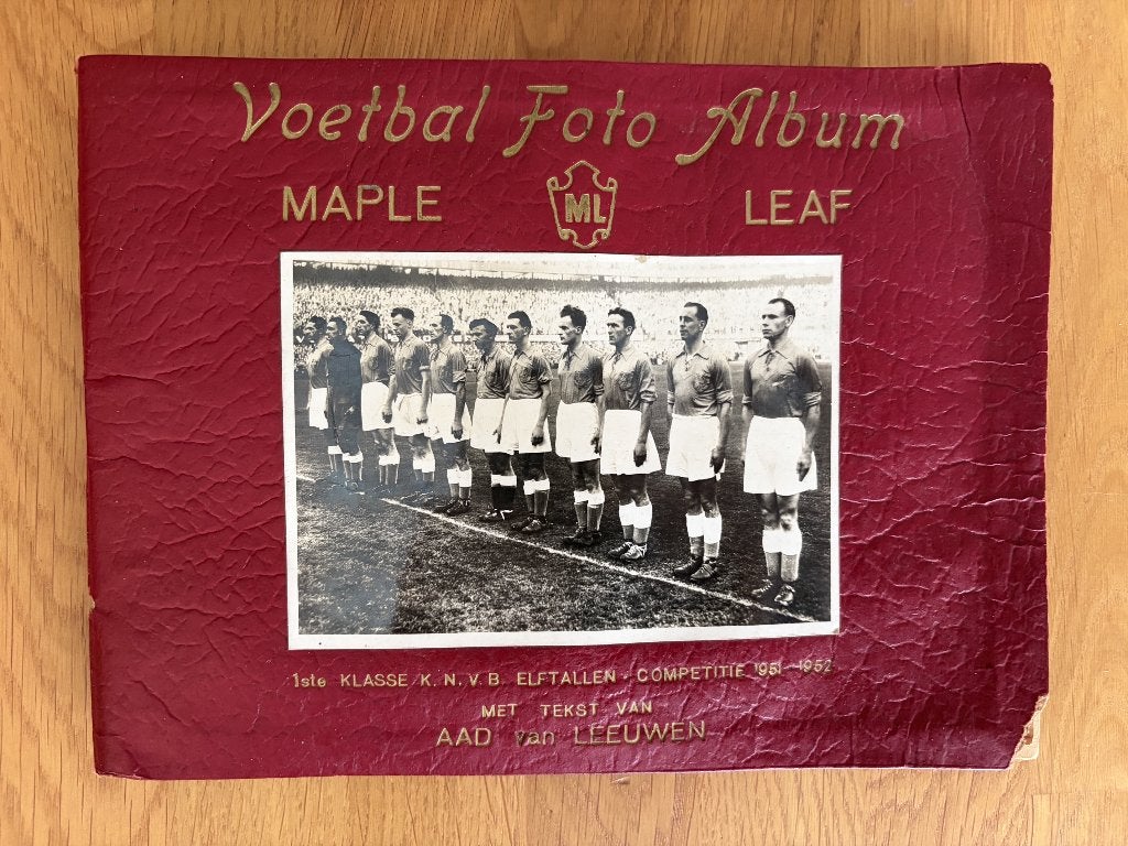 Aad van Leeuwen - Maple Leaf Voetbal Foto Album - 1951-1952, Ophalen, Gelezen, Balsport