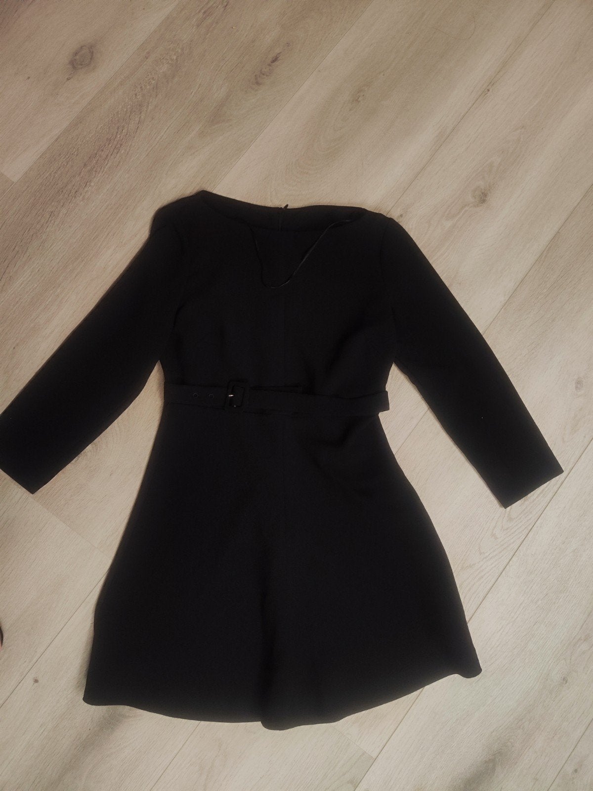 Zwarte Zara jurk met riem - Maat S, Ophalen of Verzenden, Zo goed als nieuw, Maat 36 (S), Boven de knie