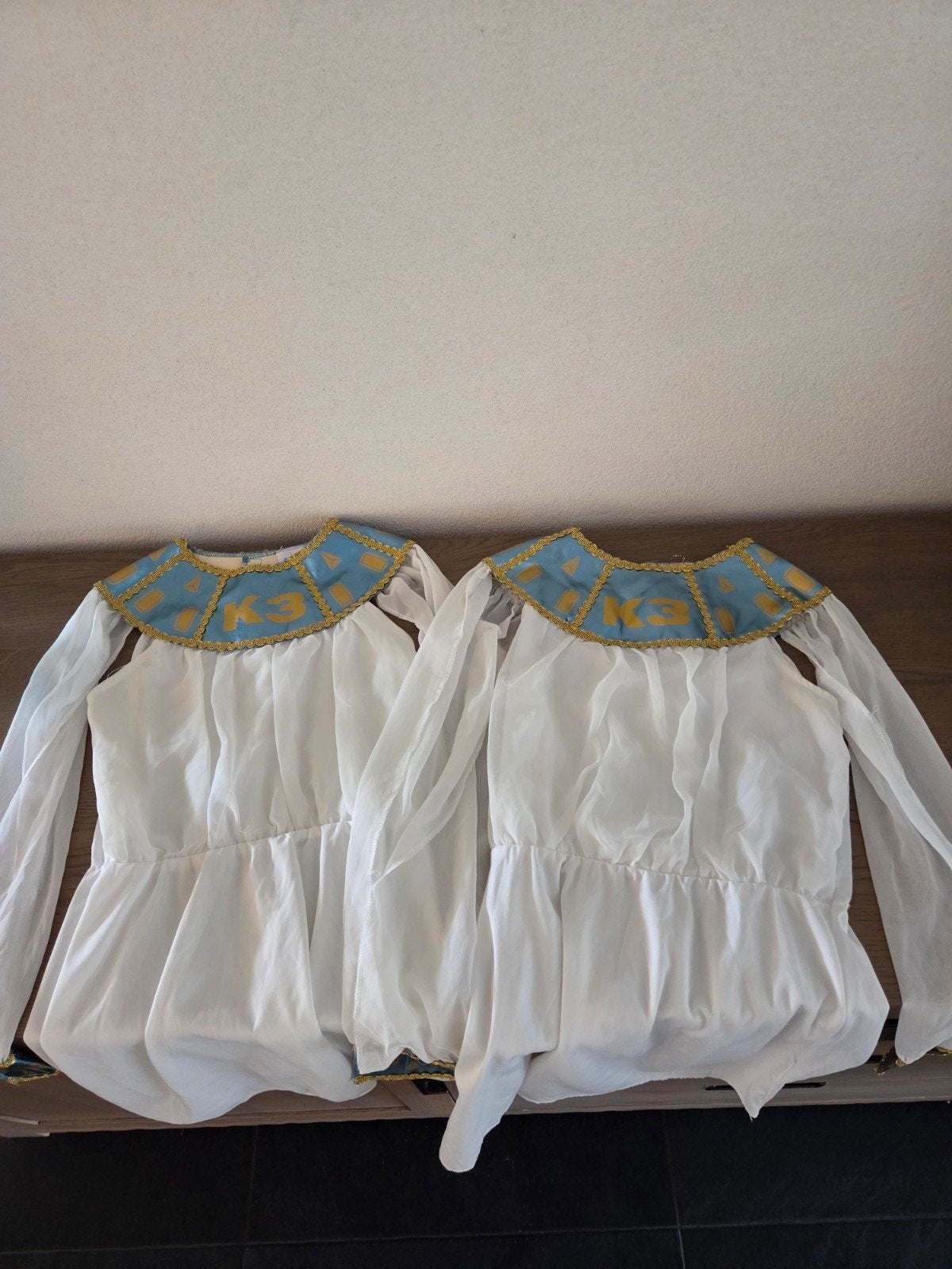 K3 Egyptische jurkjes - Carnaval/Verkleedfeest (2 stuks), Kinderen en Baby's, Ophalen, 134 t/m 140, Meisje