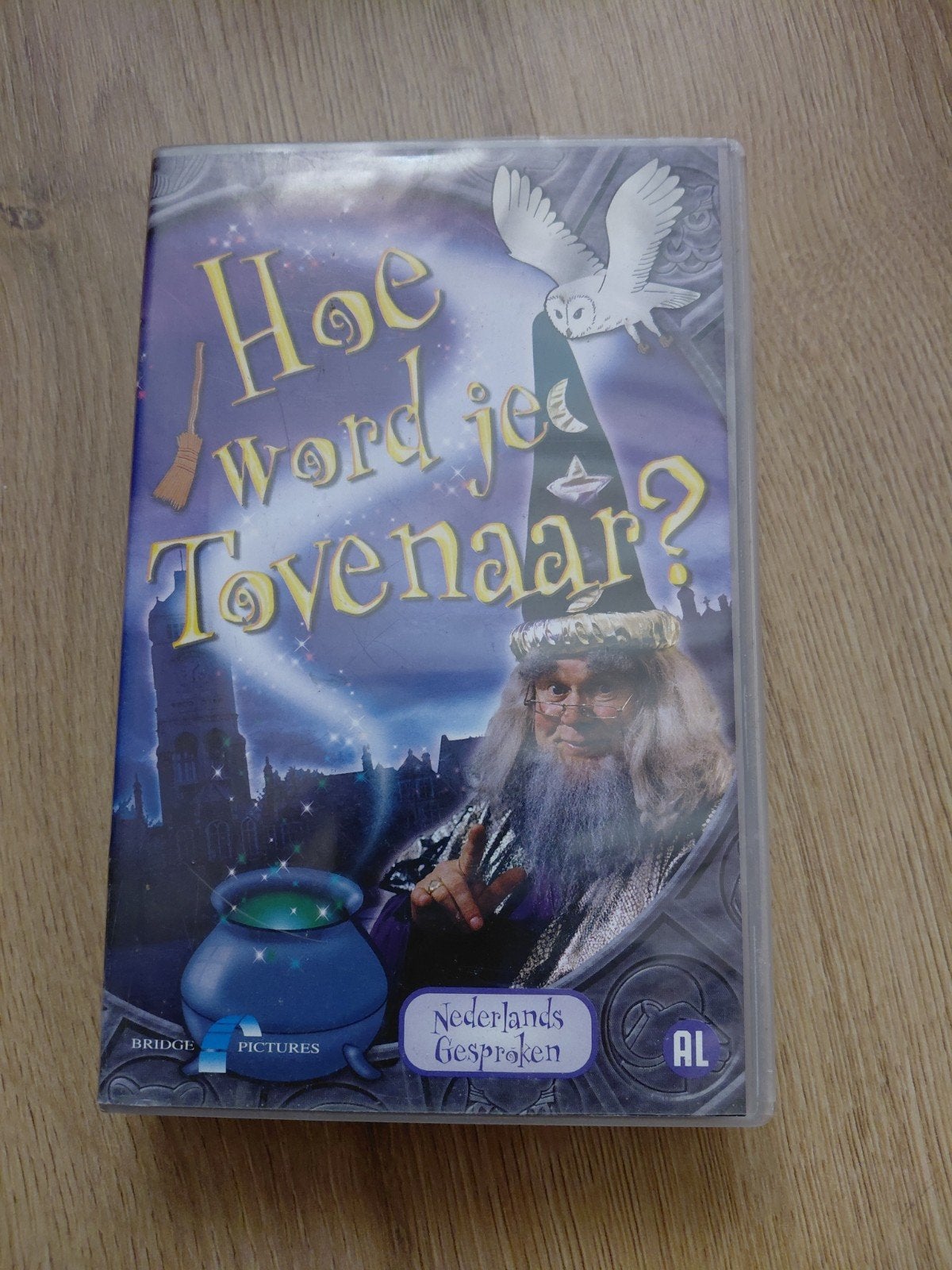 Retro VHS: Hoe word je Tovenaar? videoband., Gebruikt, Alle leeftijden, Ophalen of Verzenden, Kinderprogramma of -film