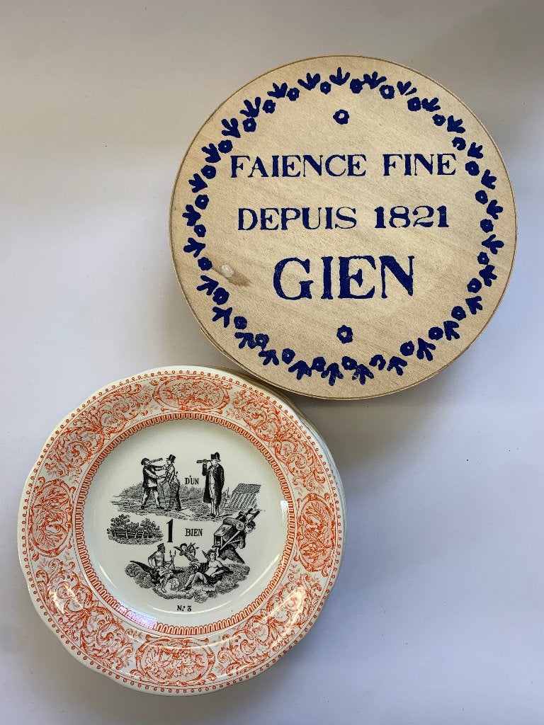 Gien Aardewerk, set van 6 bordjes 'Les Rebus' Rouge, Overige merken, Landelijk/Boerenbont, Nieuw, Ophalen of Verzenden