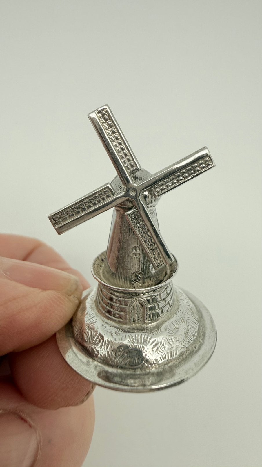 Zilveren miniatuur van een Hollandse molen. Gemaakt: 1982!, Antiek en Kunst, Verzenden, Zilver