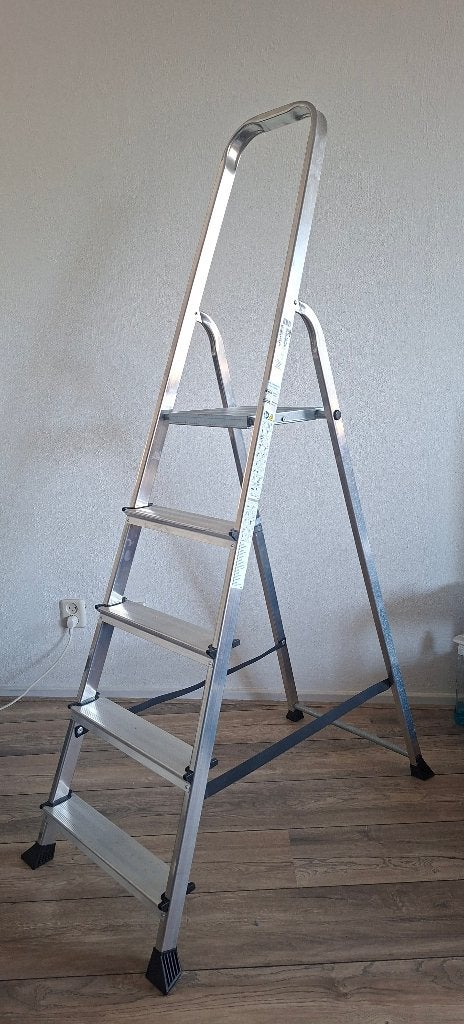 Huishoudtrap, Doe-het-zelf en Verbouw, Ladders en Trappen, Ophalen of Verzenden, Zo goed als nieuw, Ladder, Minder dan 2 meter
