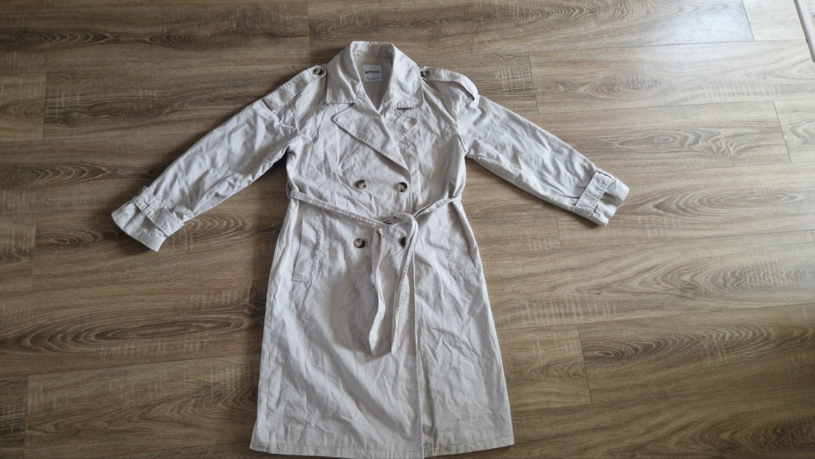 Bershka trenchcoat maat S, Beige, Zo goed als nieuw, Maat 36 (S), Bershka