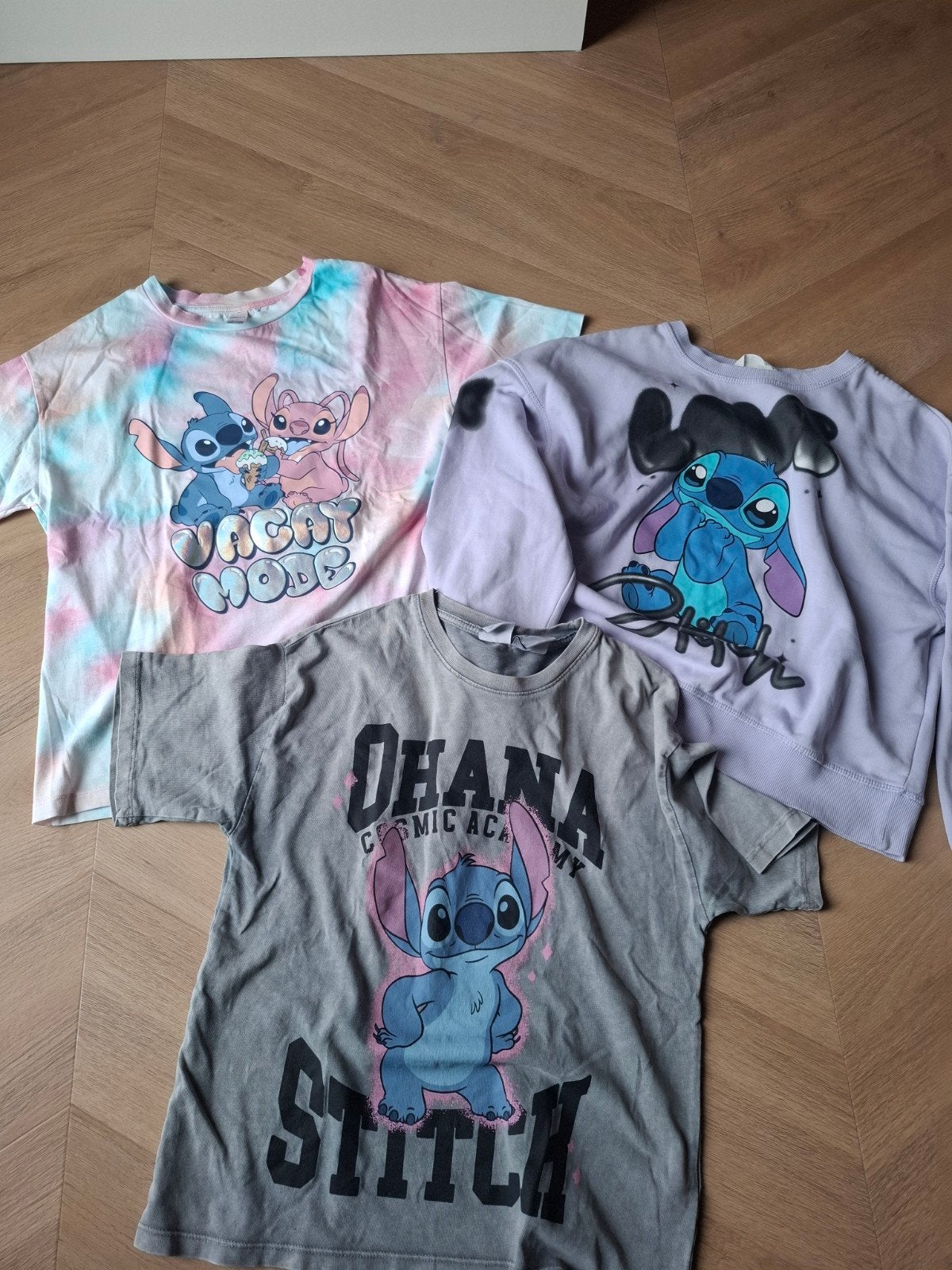 Stitch 2x t-shirt 1x trui, Ophalen, Zo goed als nieuw, Maat 146