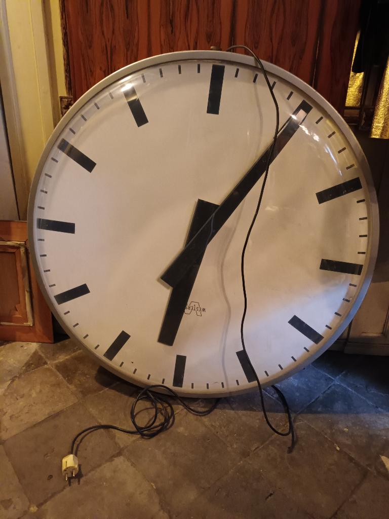Super grote vintage klok 1 meter doorsnede, Ophalen, Gebruikt, Analoog, Wandklok