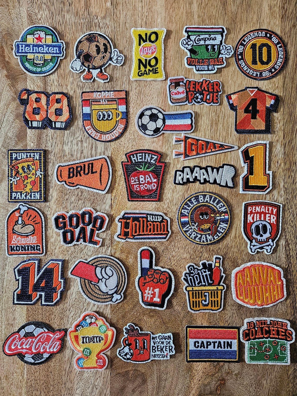 Complete set van 31 juichjack emblemen, Plus, Ophalen of Verzenden