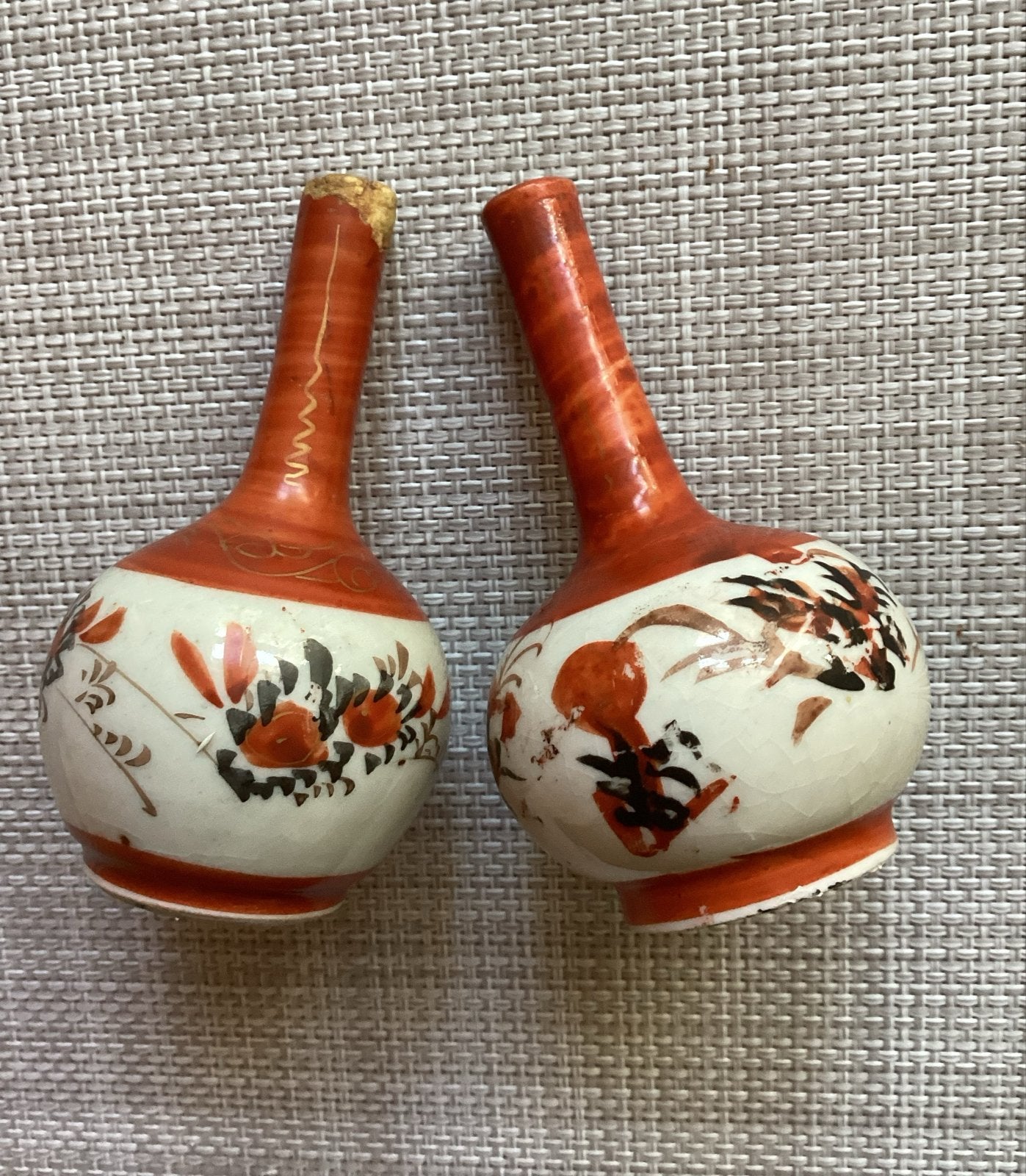 Twee antieke vaasjes met handgeschilderde decoratie, Ophalen of Verzenden