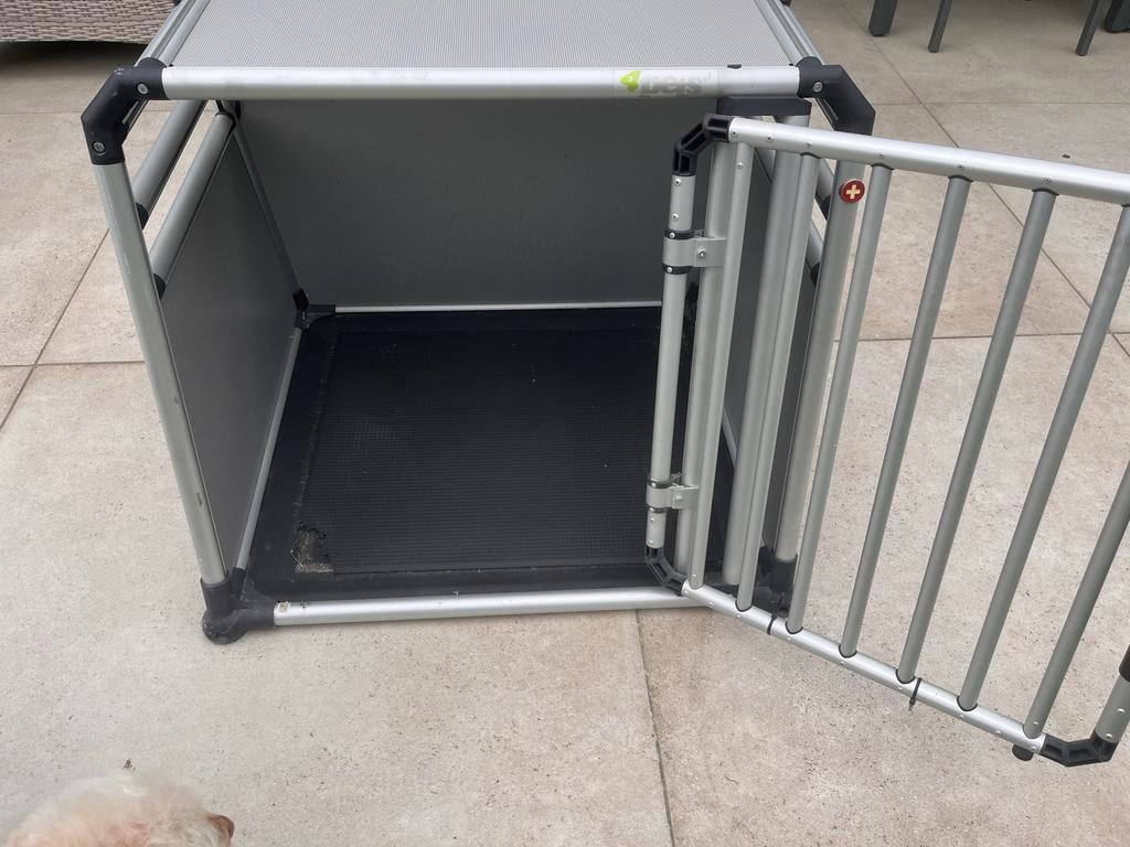 Hondenbench voor in de auto., Dieren en Toebehoren, Ophalen, Zo goed als nieuw, 75 tot 110 cm, 65 tot 100 cm