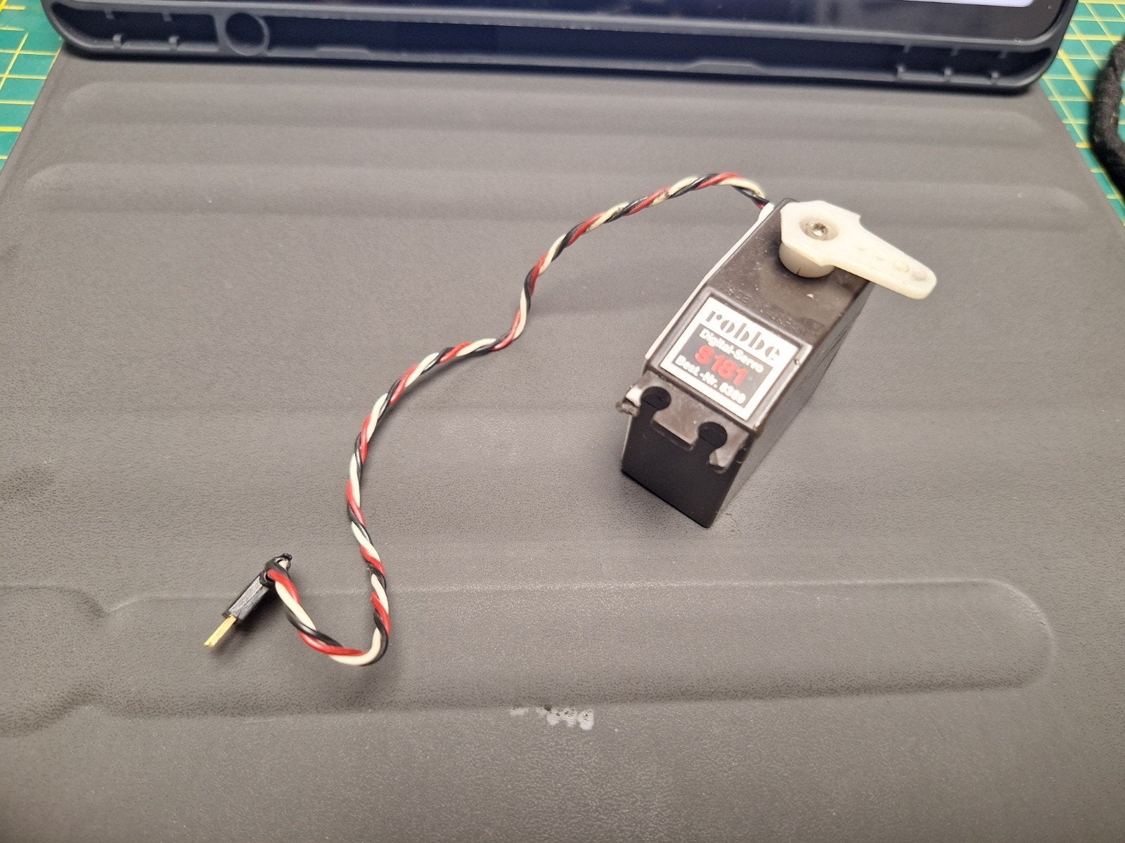 Robbe digital-servo S181  bestnr 8389 / Retro servo, Hobby en Vrije tijd, Ophalen of Verzenden, Gebruikt