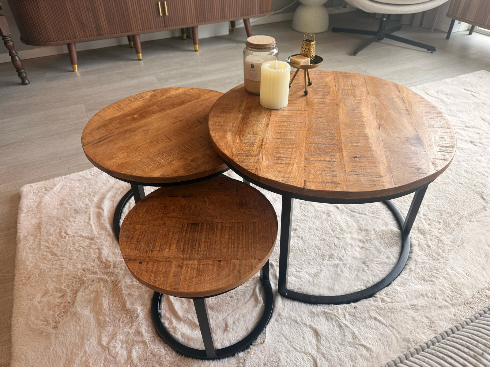 Set van 3 ronde salontafels mangohout, Huis en Inrichting, Rond, Zo goed als nieuw, 5 – 50, Overige houtsoorten