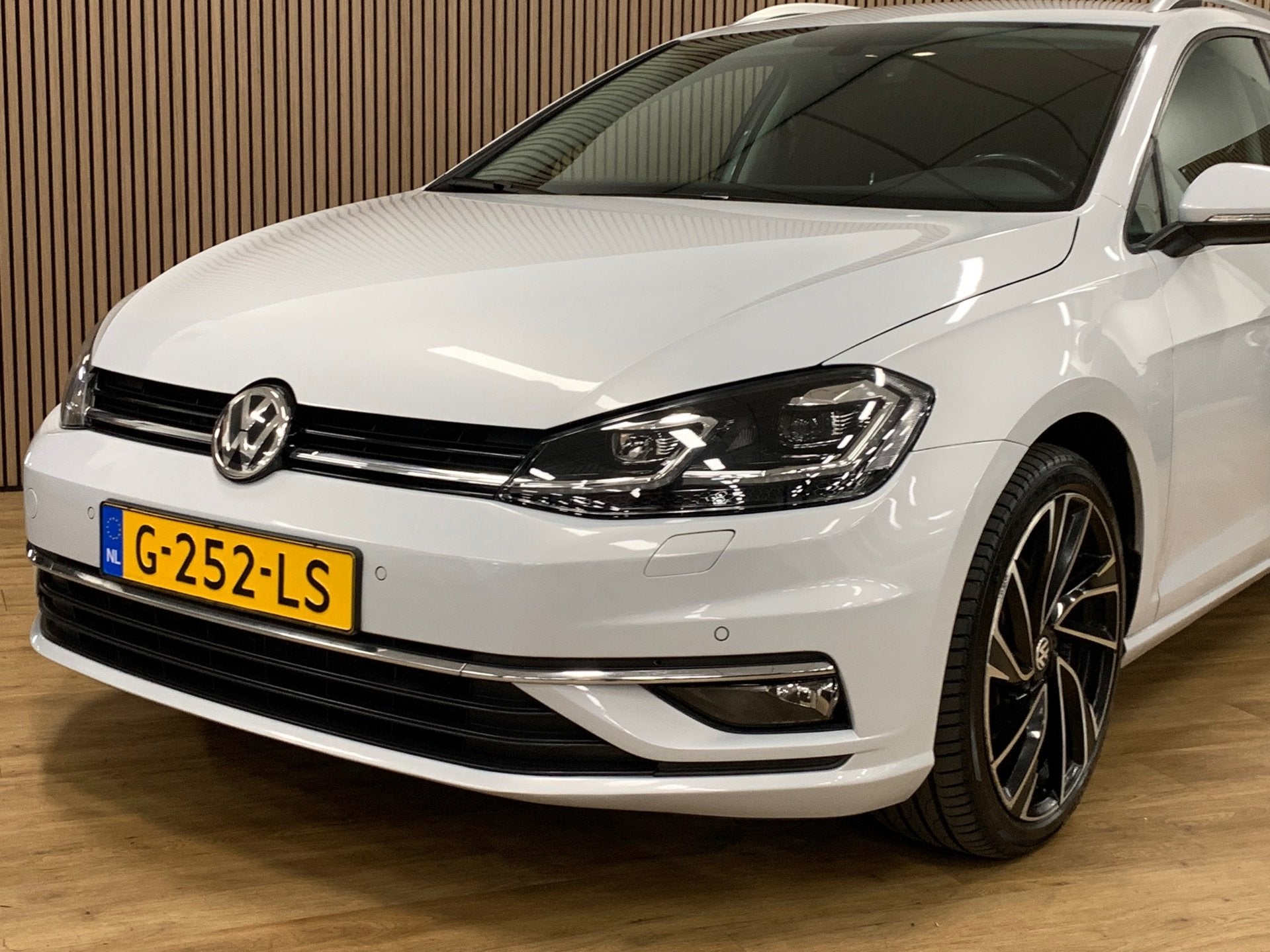 Volkswagen Golf Variant 1.6 TDI Highline|Automaat|Camera|Cli, Auto's, Volkswagen, Gebruikt, 4 cilinders, Wit, 140 €/maand