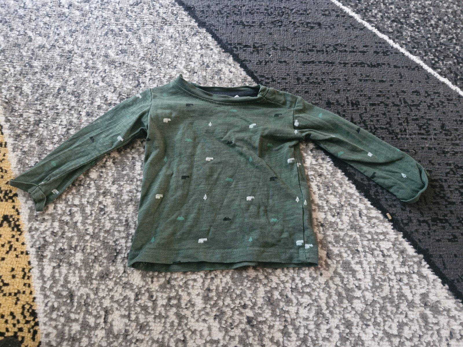 Groen truitje met beren maat 56, Kinderen en Baby's, Babykleding | Maat 56, Onbekend, Ophalen of Verzenden, Zo goed als nieuw