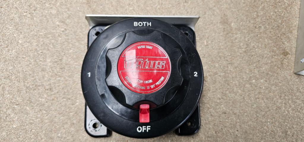 Vetus 171F Power Switch, Ophalen, Nieuw, Kabel of Apparatuur